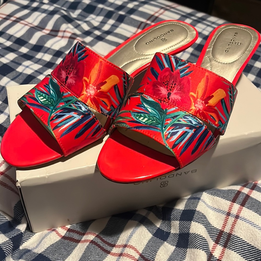 NWOT-Floral print kitten shoes, 10